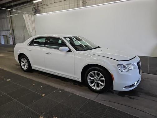 2022 Chrysler 300 Touring