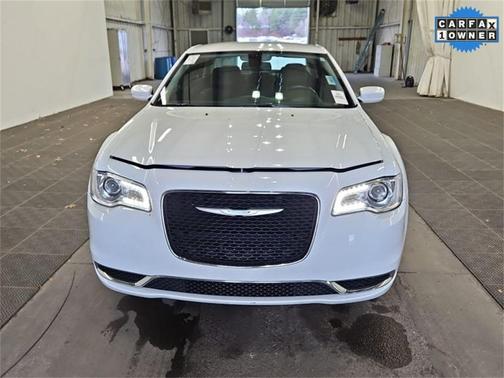 2022 Chrysler 300 Touring