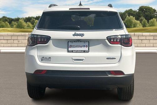 Bright White Clearcoat 2025 Jeep Compass Latitude