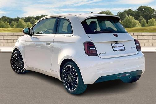 2024 FIAT 500e Base