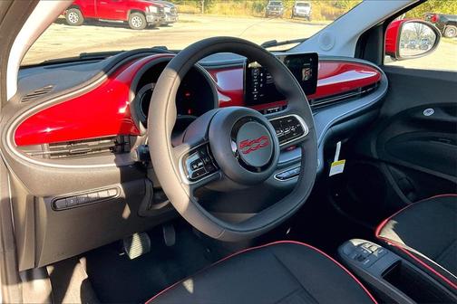 2024 FIAT 500e Base