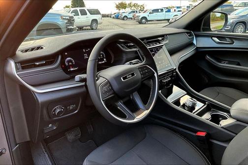 Metallic 2025 Jeep Grand Cherokee Laredo X