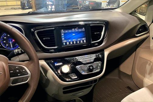 2020 Chrysler Pacifica Touring