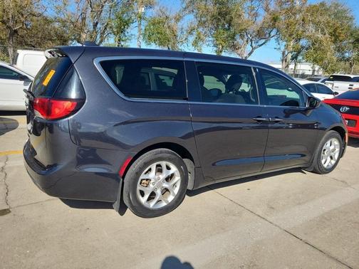 2020 Chrysler Pacifica Touring