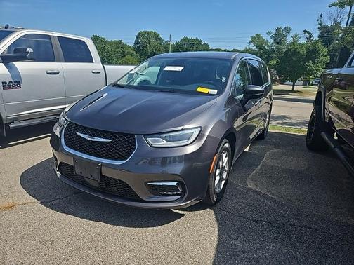 2023 Chrysler Pacifica Touring-L