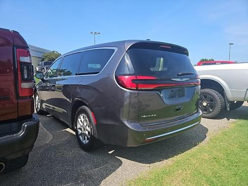 2023 Chrysler Pacifica Touring-L