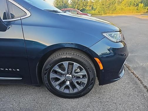 2022 Chrysler Pacifica Hybrid Pinnacle