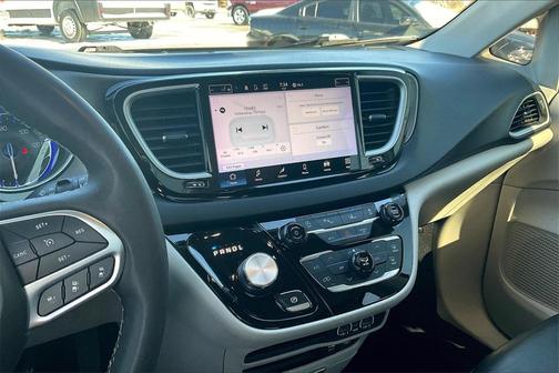 2022 Chrysler Pacifica Touring-L