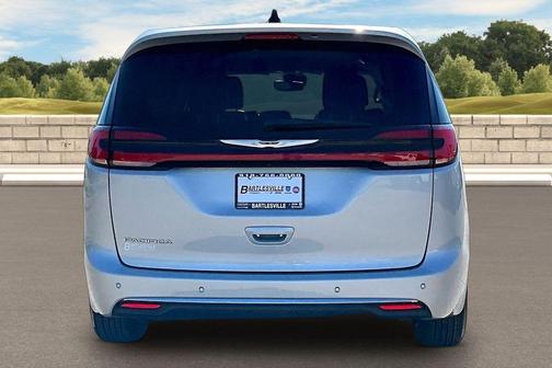 Silver Mist Clearcoat 2024 Chrysler Pacifica Touring-L