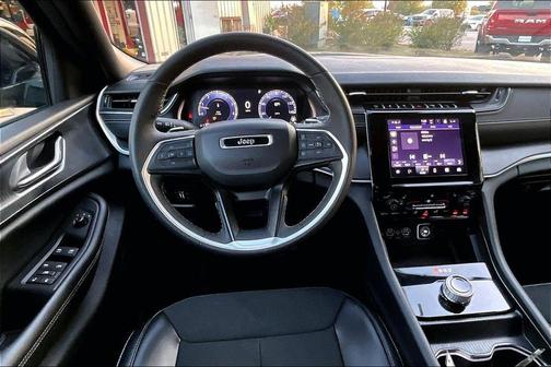 Diamond Black 2025 Jeep Grand Cherokee Laredo