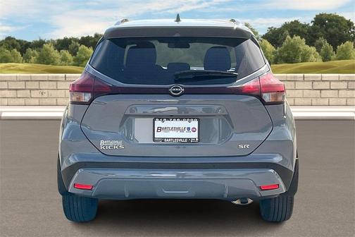2022 Nissan Kicks SR