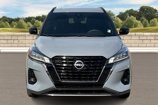 2022 Nissan Kicks SR