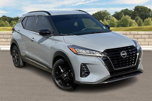 2022 Nissan Kicks SR
