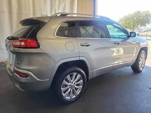 2016 Jeep Cherokee Overland