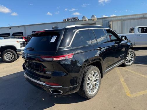 2023 Jeep Grand Cherokee Summit