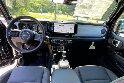 Black Clearcoat 2026 Jeep Gladiator Sport
