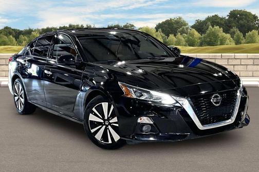 Black 2019 Nissan Altima 2.5 SV