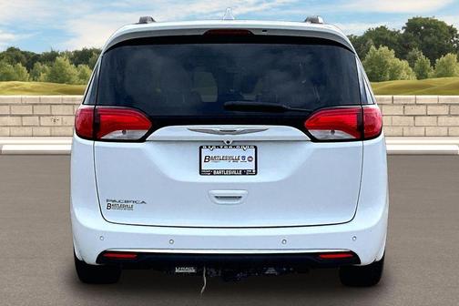 Bright White Clearcoat 2017 Chrysler Pacifica Touring-L Plus