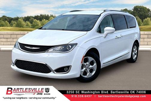 Bright White Clearcoat 2017 Chrysler Pacifica Touring-L Plus