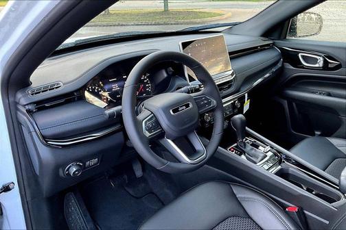 Bright White Clearcoat 2026 Jeep Compass Latitude