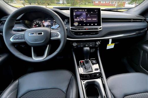 Bright White Clearcoat 2026 Jeep Compass Latitude
