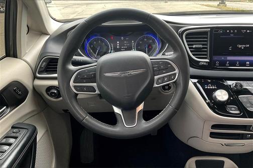 2022 Chrysler Pacifica Touring-L