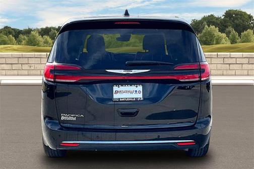 2024 Chrysler Pacifica Touring-L