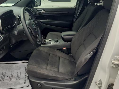 2019 Jeep Grand Cherokee Laredo