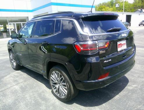 Diamond Black Crystal Pearlcoat 2023 Jeep Compass Limited
