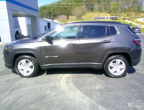 Granite Crystal Metallic Clearcoat 2022 Jeep Compass Latitude