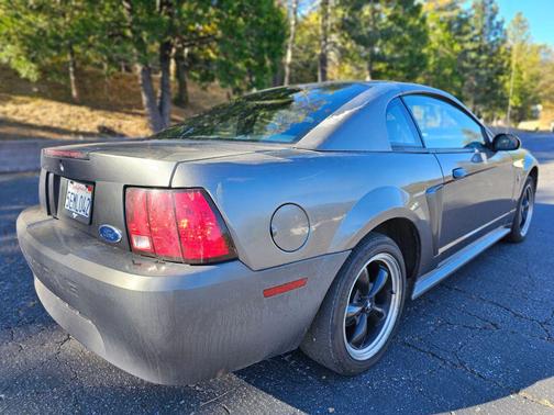2003 Ford Mustang Deluxe
