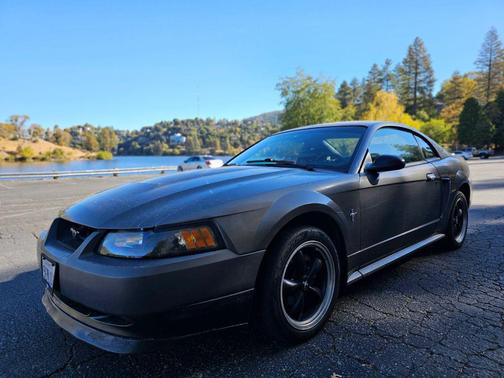 2003 Ford Mustang Deluxe