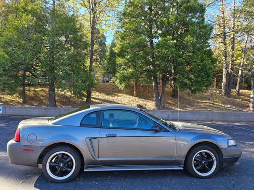 2003 Ford Mustang Deluxe