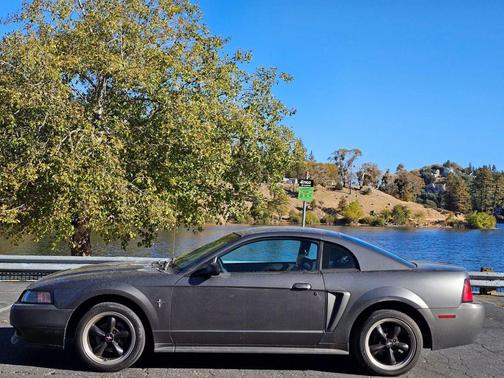 2003 Ford Mustang Deluxe