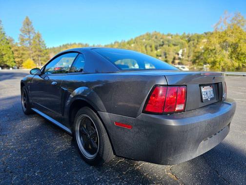 2003 Ford Mustang Deluxe