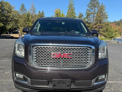 Gray 2017 GMC Yukon XL Denali