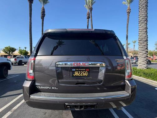 Gray 2017 GMC Yukon XL Denali