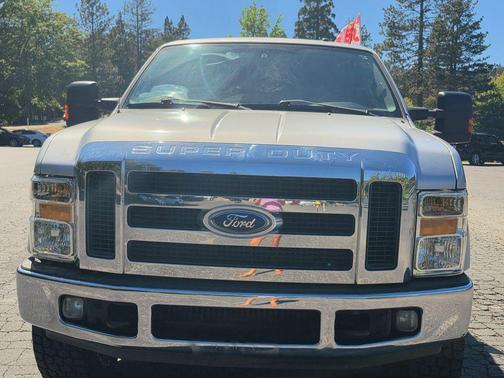 Silver 2008 Ford F-250 Lariat Crew Cab Super Duty