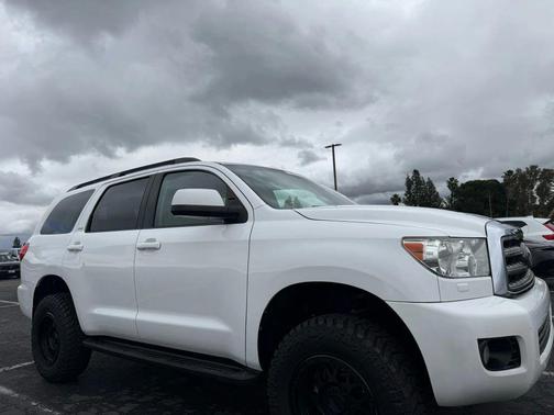 2017 Toyota Sequoia SR5