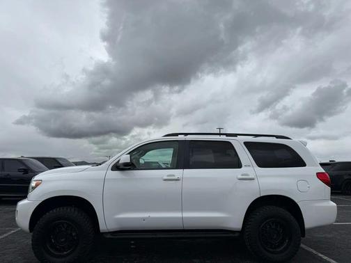 2017 Toyota Sequoia SR5