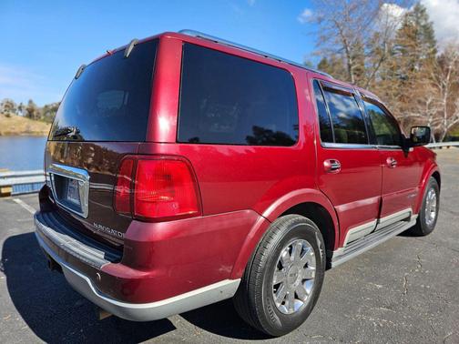 2004 Lincoln Navigator Base