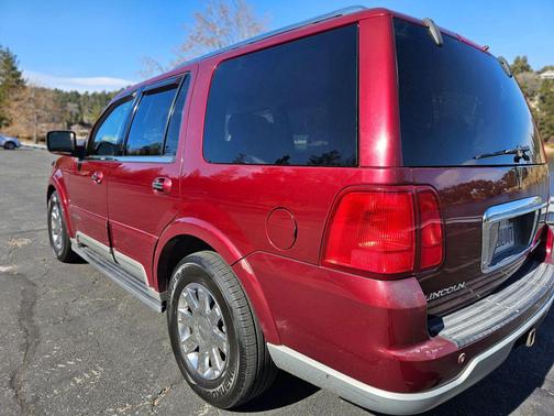 2004 Lincoln Navigator Base