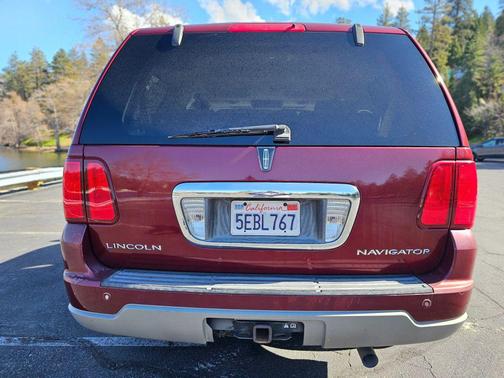 2004 Lincoln Navigator Base