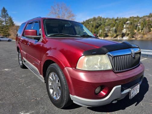 2004 Lincoln Navigator Base