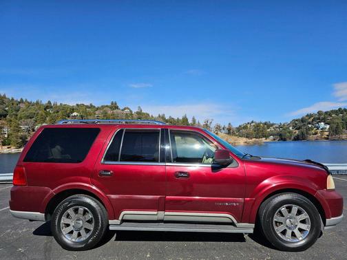 2004 Lincoln Navigator Base