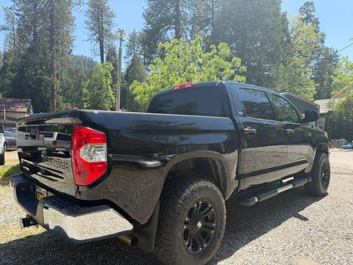 Black 2015 Toyota Tundra SR5