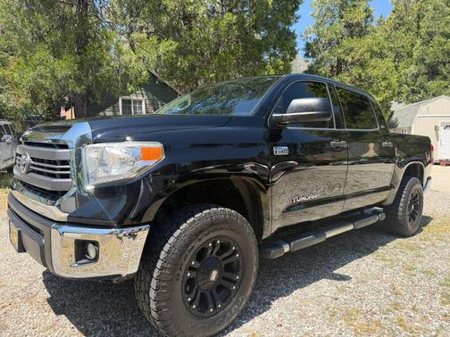 Black 2015 Toyota Tundra SR5