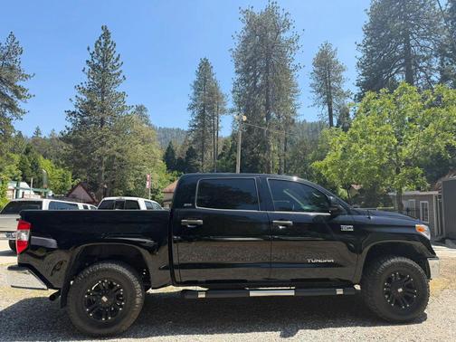 Black 2015 Toyota Tundra SR5