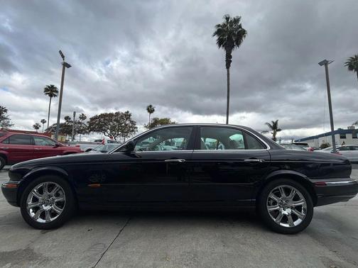 2004 Jaguar XJ Base