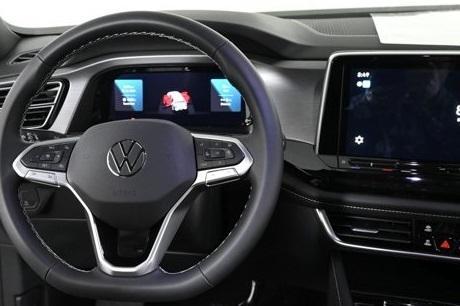 2025 Volkswagen Atlas Cross Sport 2.0T SE w/Technology